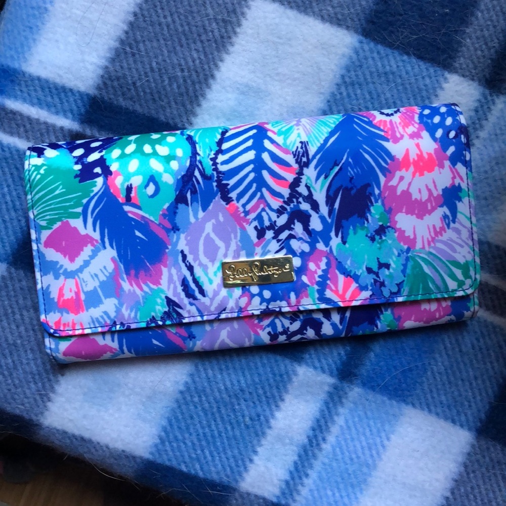 Lilly Pulitzer Travel Wallet💙💜💖